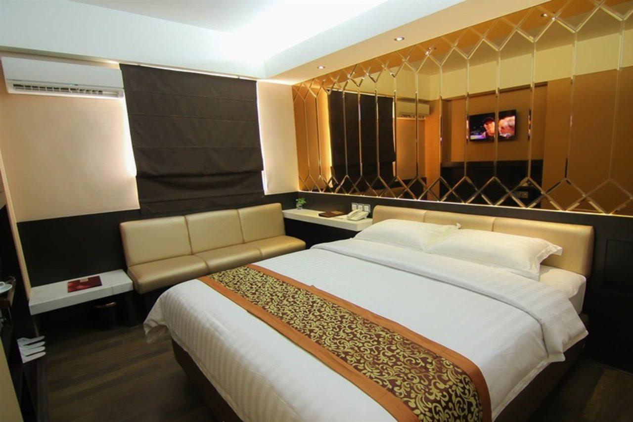 โรงแรมเฟเวอร์ มากาซาร์ ภายนอก รูปภาพ