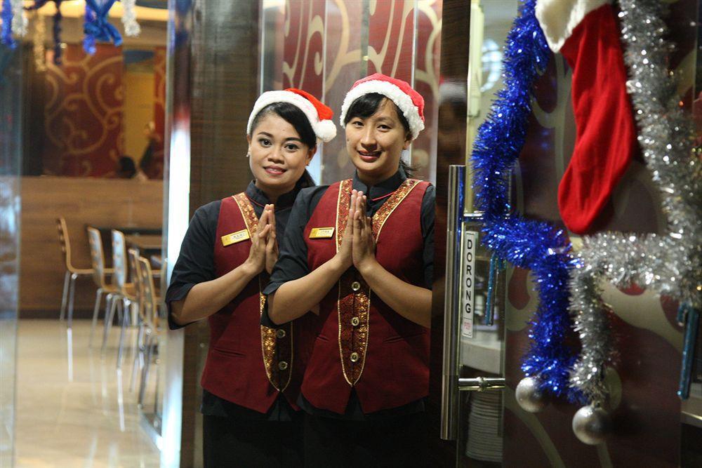 โรงแรมเฟเวอร์ มากาซาร์ ภายนอก รูปภาพ