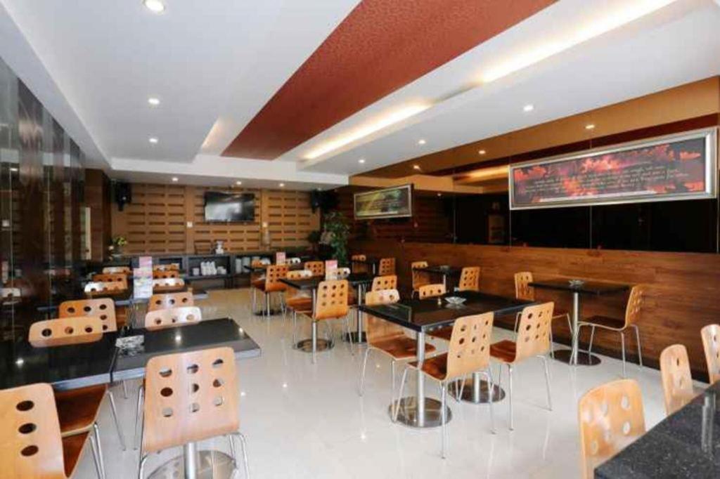 โรงแรมเฟเวอร์ มากาซาร์ ภายนอก รูปภาพ