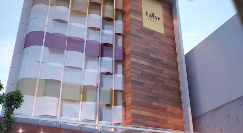 โรงแรมเฟเวอร์ มากาซาร์ ภายนอก รูปภาพ