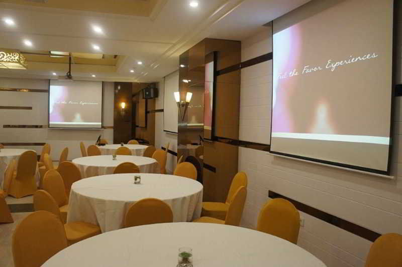 โรงแรมเฟเวอร์ มากาซาร์ ภายนอก รูปภาพ