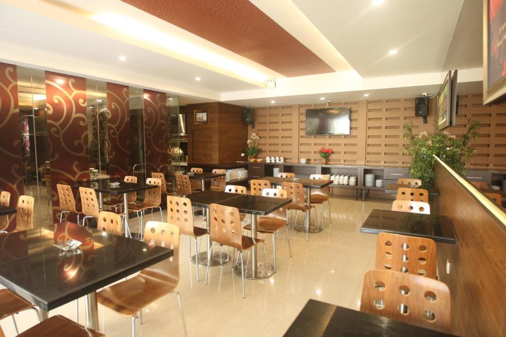 โรงแรมเฟเวอร์ มากาซาร์ ภายนอก รูปภาพ